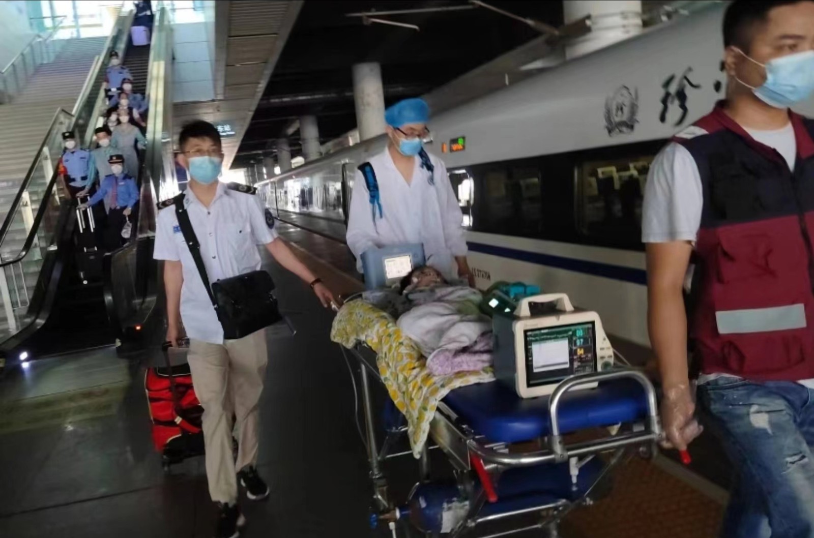 精河县高铁转运公司